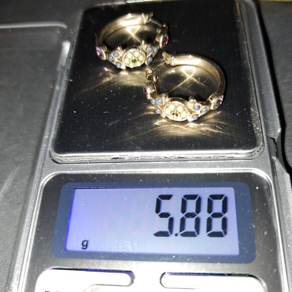 Vtg Floral Design Rhinestone Gold Tone ⅞" Diameter Hoop Earrings Snap Closure - Picture 16 of 16